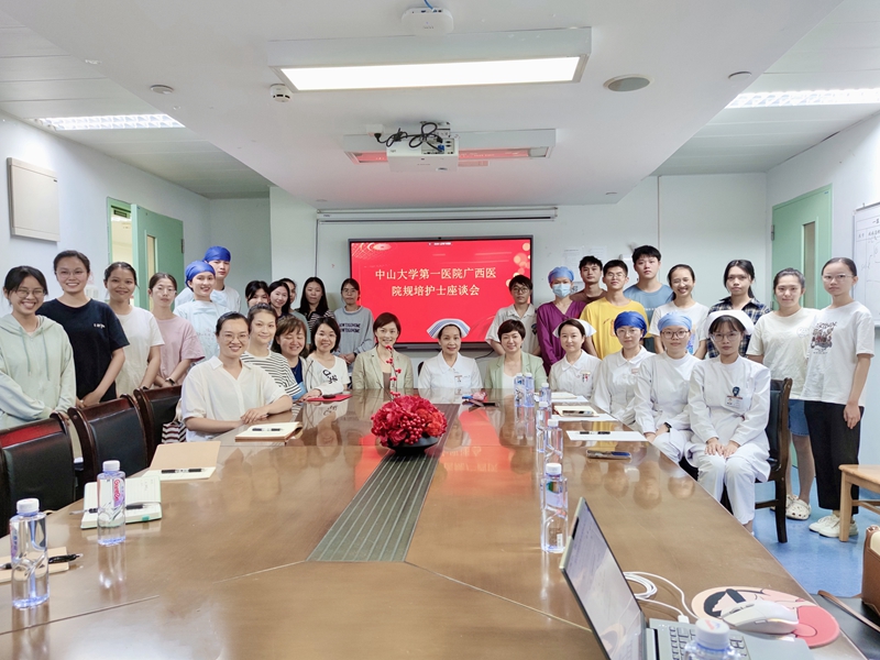 护理部团队赴总院参加新入职护士座谈会暨聘用前考核工作会