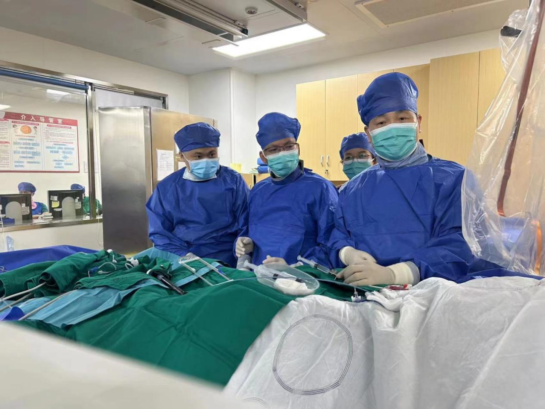 中山一院何建桂教授到捆绑调教
进行学术指导