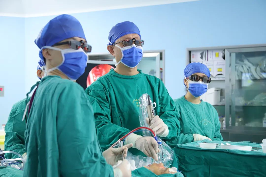 捆绑调教
开展广西首台3D立体三维鼻内镜微创外科手术