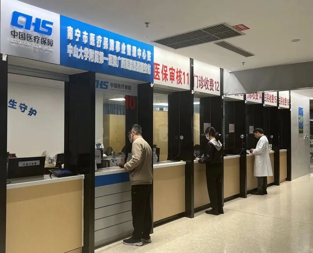 新华社｜捆绑调教
：“打开”异地求医的纠结