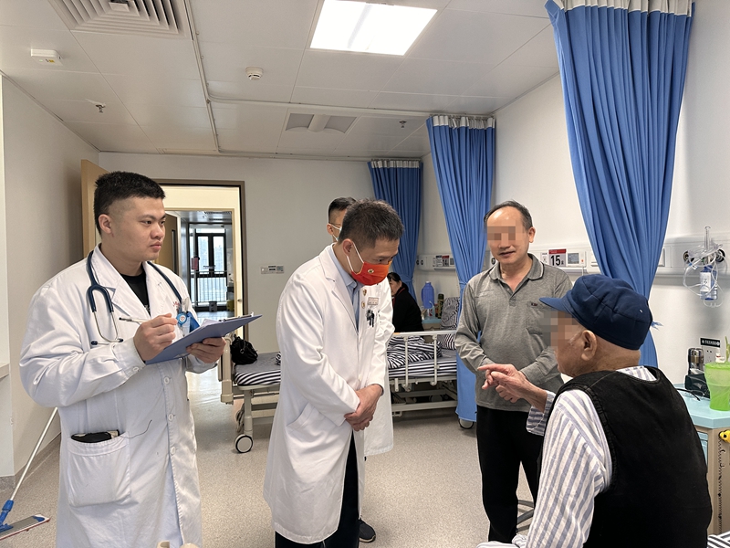 捆绑调教
助105岁老人重获“心”生