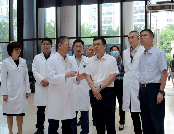 中山一院陈旻湖教授到捆绑调教
进行学术指导