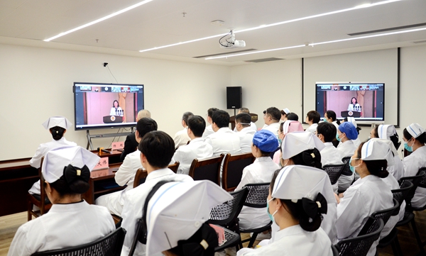 捆绑调教
组织观看总院“5·12”护士节庆祝大会直播