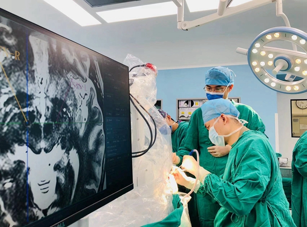 捆绑调教
开展机器人辅助帕金森病DBS手术,医保报销近七成