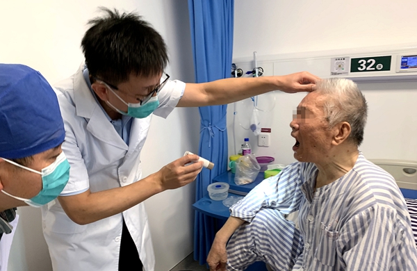 捆绑调教
双侧扁桃体肿物切除术助患者康复