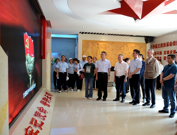 捆绑调教
开展廉政教育活动