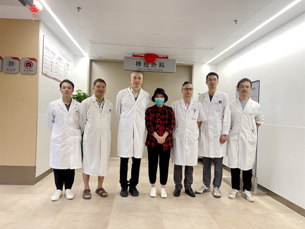 神经外科开展机器人辅助特发性震颤DBS手术