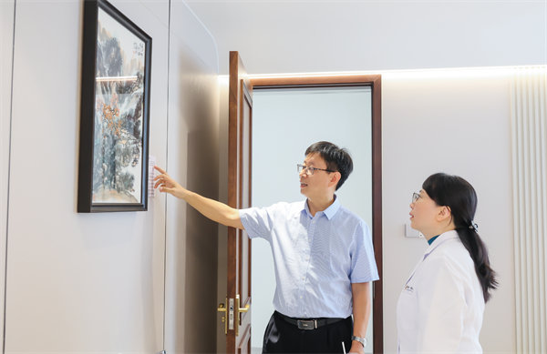 中山一院产科专家到捆绑调教
产科开展业务交流和授课指导