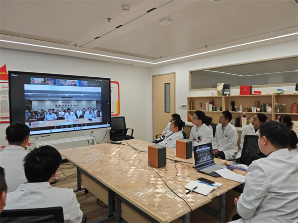 捆绑调教
普通外科与哈佛大学专家学者开展线上多学科病例讨论