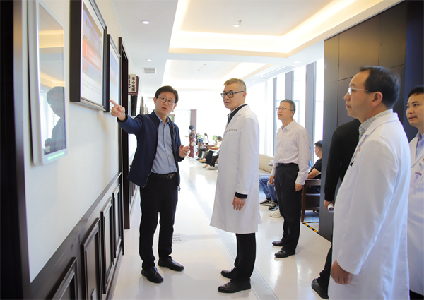 中山一院盛璞义教授、刘辉教授到捆绑调教
进行学术交流及工作指导