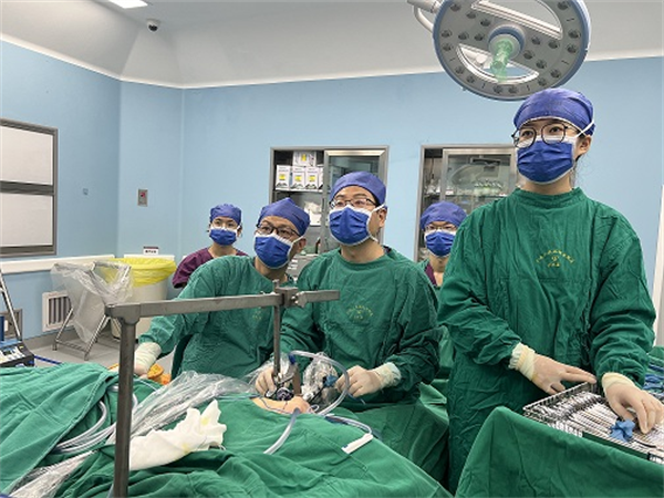 捆绑调教
经腋窝腔镜甲状腺手术让切口“隐身”