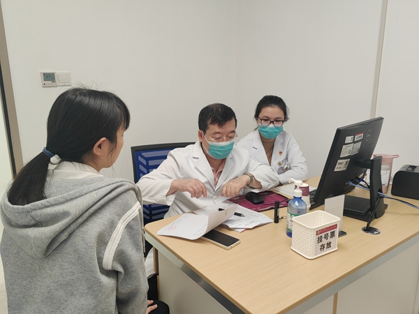 中山一院皮肤科专家到捆绑调教
开展业务交流活动