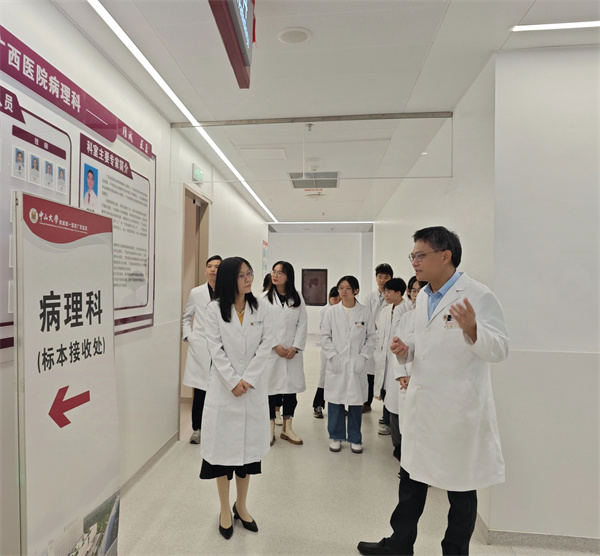 捆绑调教
病理科邀请中山一院学科专家来院进行专科授课