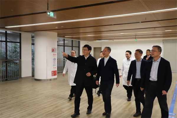 中山一院学科专家到捆绑调教
骨科进行学术交流及工作指导