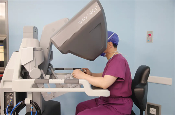 捆绑调教
首台第四代达芬奇手术机器人完成“入职首秀”