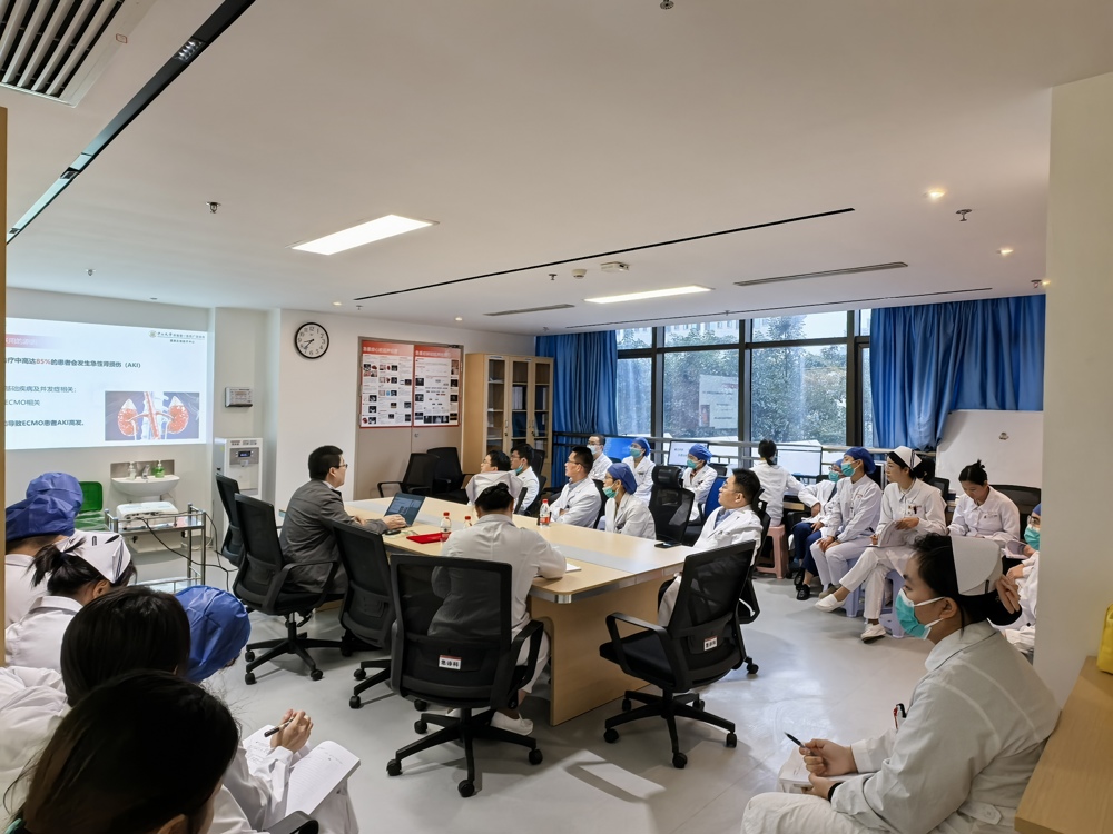 中山一院罗益锋、黄勇教授到捆绑调教
开展学术和业务指导