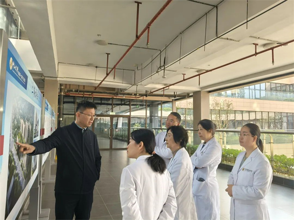 中山一院产科专家到捆绑调教
开展业务交流活动