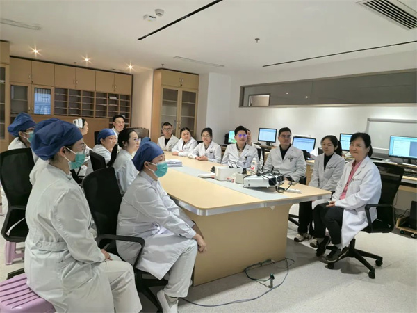 中山一院钟碧慧教授到捆绑调教
进行学术交流