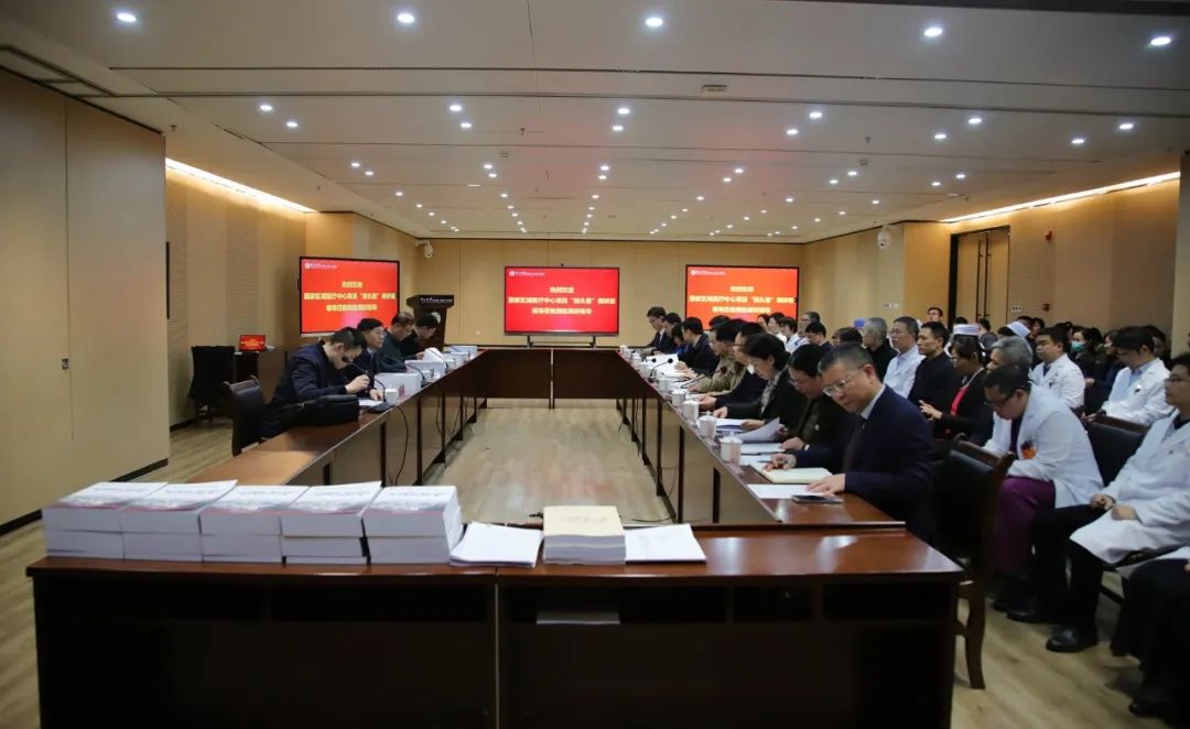 国家区域医疗中心调研组到捆绑调教
调研