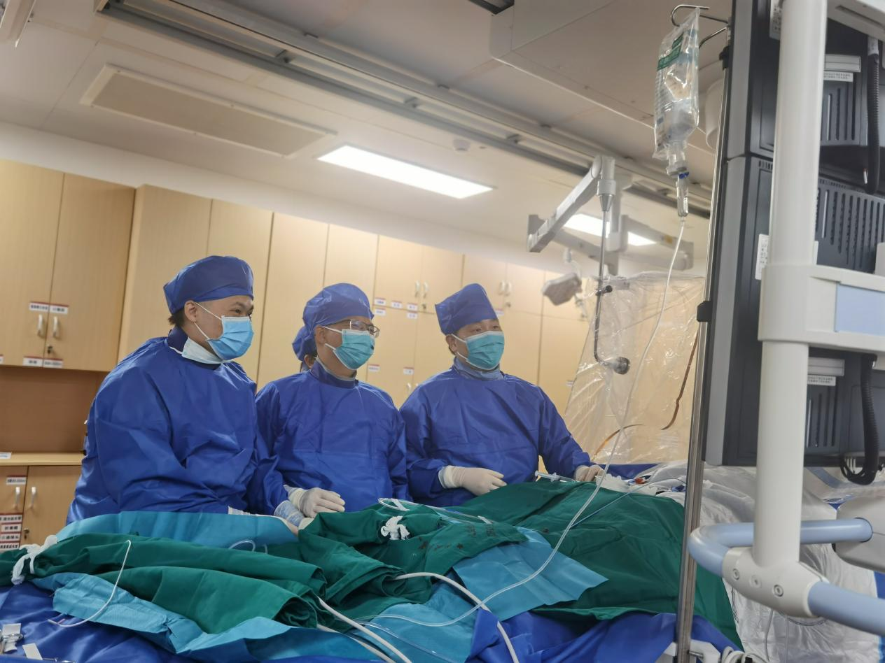 中山一院何建桂教授到捆绑调教
进行学术交流