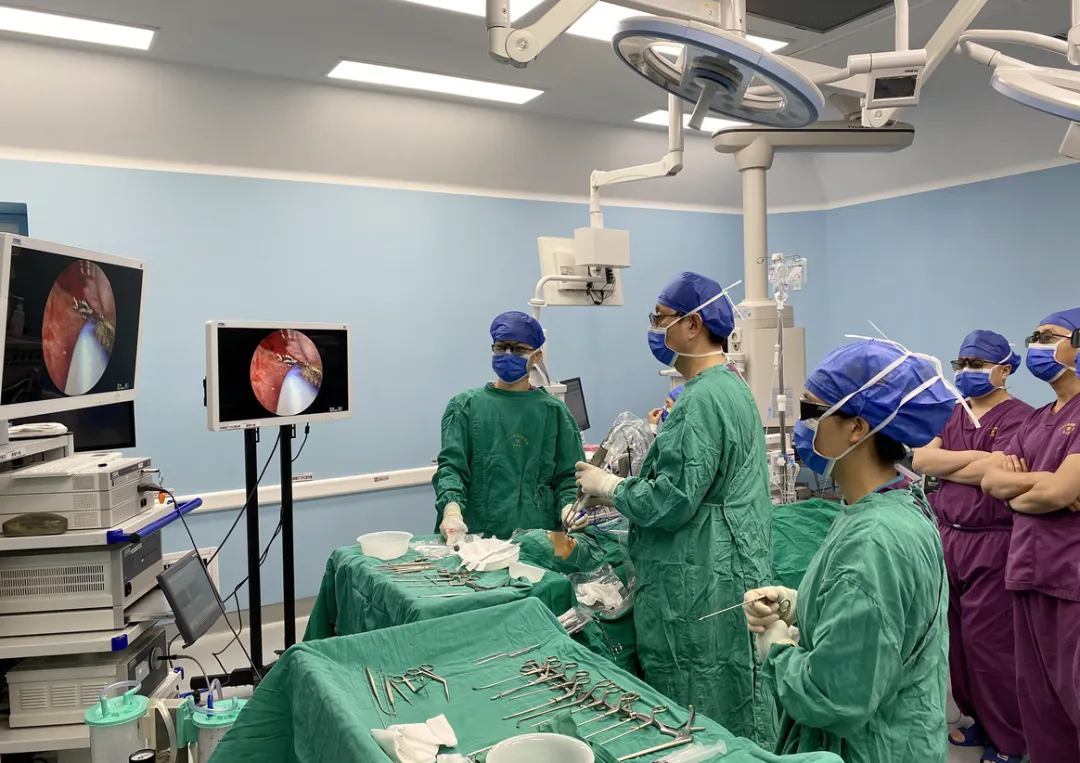 被过敏性鼻炎折磨了10多年！捆绑调教
一个手术帮她治好了