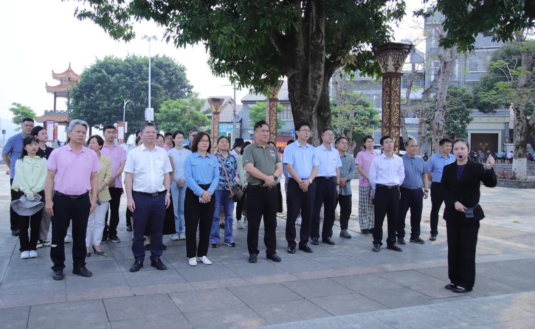 捆绑调教
到田东县开展学雷锋月主题党日活动