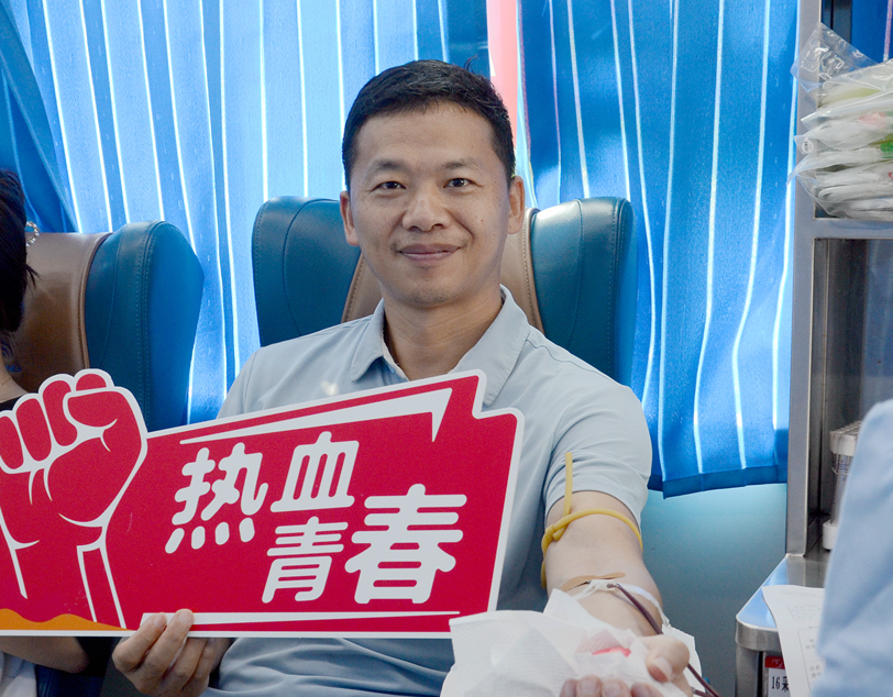 世界献血者日 | 捆绑调教
王涛：无偿献血，青春无悔