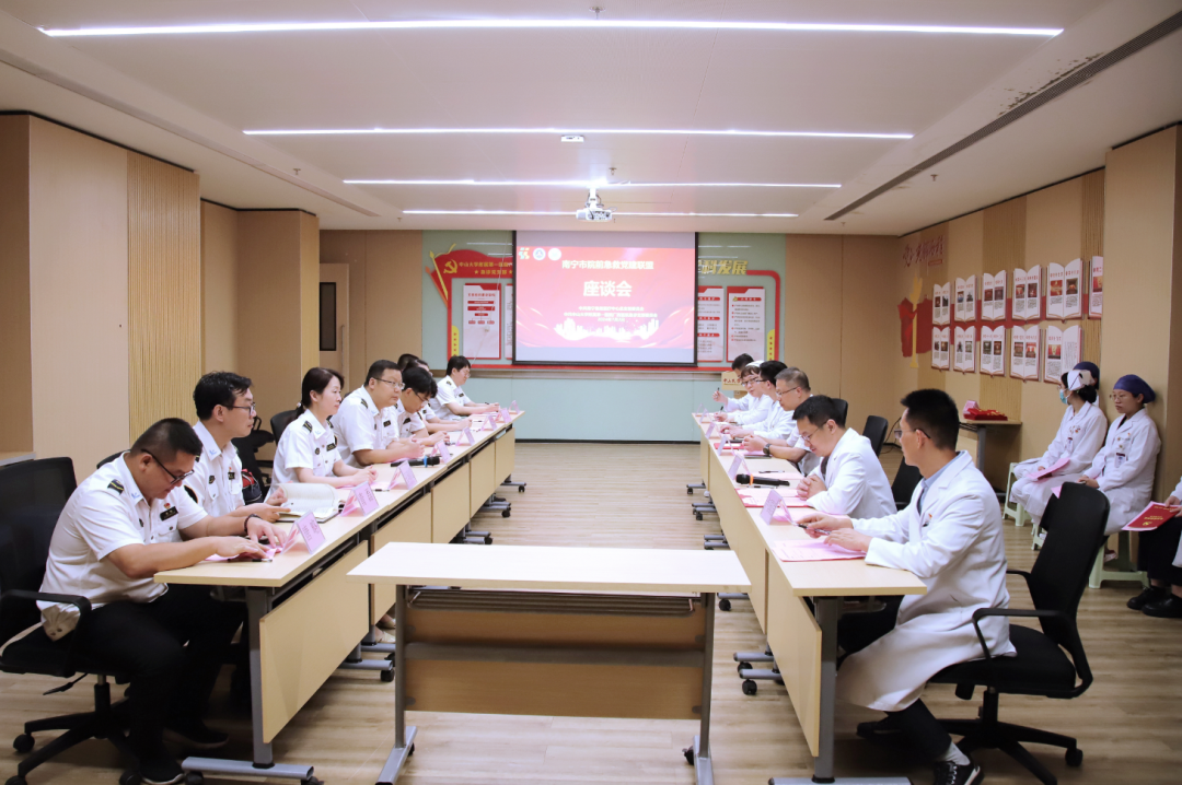 捆绑调教
急诊党支部与南宁急救医疗中心开展党建联盟联建共建活动