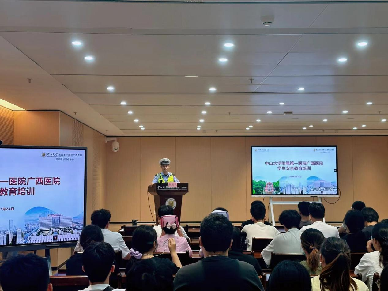 捆绑调教
教学部组织开展学生安全教育培训会