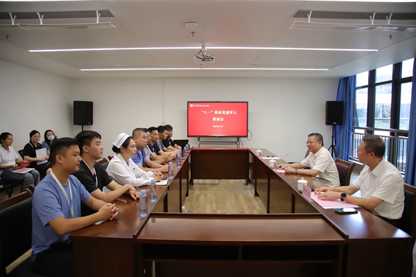 捆绑调教
举行“八一”建军节转业复退军人慰问座谈会