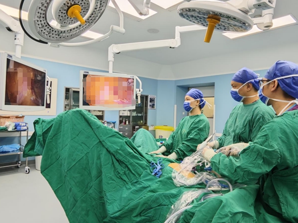 捆绑调教
单孔+1腹腔镜技术助八旬患者康复